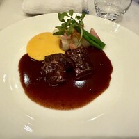 レストランアビエント - 国産牛肉の赤ワイン煮込み　ニンジンのピューレ