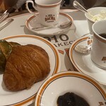 Bacha Coffee - コーヒーとクロワッサン