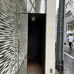 ル カフェ ヴィー - 入り口(隠し扉風)