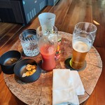 ホテル阪急グランレスパイア大阪クラブラウンジ - トマトジュースとビールとポテチ