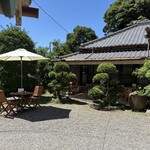 木琴堂 - 外のお席でも食べられます♪