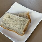 柿の樹 - 黒胡椒のパン