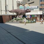三井屋 - 福井駅西口　実物大の動くティラノサウルス 高さ5.6m、全長12m 