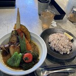 スープ・カレー・イシバ - ベジタブルスープカレー3辛とライス150g