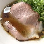 一杯のかけや - 薄く広いチャーシュー、旨い！