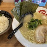 横浜家系ラーメン 吟家 - 