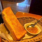 コメダ珈琲店 - 料理写真:モーニングのトースト