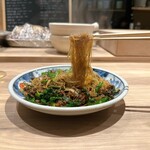 パルコ フィエラ - 干炒牛河（ビーフン）＠2,800円