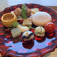 きたはま 雅楽 - (奥)鶏唐揚げとししとう
                      らっきょの漬け加減がとても美味✨
                      冬瓜や生麩も癒しです✨
                      お漬物の手毬寿司がお上品な美味しいぬか漬けで絶品✨