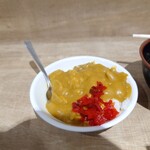 名物 万代そば - ルーも福神漬もたっぷり