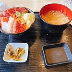 くしろ港町 釧ちゃん食堂 - 海鮮丼