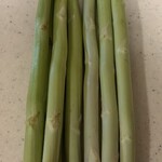 澤光青果 - 料理写真:アスパラガス２束50％引き￥170：すらりと伸びた姿に穂先の締まりが目を引く。シャキッとした食感、噛むほどに広がる甘み。２束で170円、ありがたい半額が食卓にうれしい一品をもたらす。