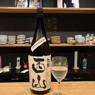 キウイ丸ごと生搾りサワーや厳選日本酒など多彩なドリンクが充実