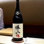 鮨 西崎 - お酒も、まさしくペアリング。
      料理の個性に合わせたり、あえて主張の控えめなものを用意いただいたり。
      私の酒量を気遣っていただけるのも、ありがたいですね(^^)