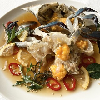 自家製タレが決め手！鮮度抜群の《カンジャンケジャン》