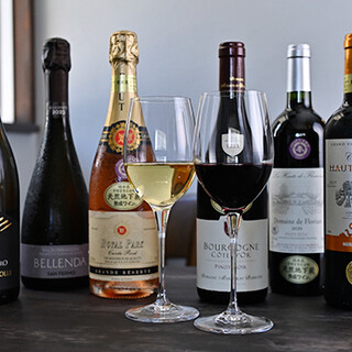 イタリアやフランス。天然地下蔵でじっくり熟成させたワイン