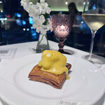 レストラン アルティザン（restaurant Artisan） - 45℃で1時間焼いたサーモンとパイ。前菜です。