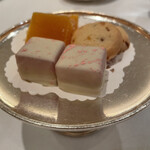 フランス料理 アジュール(ヨコハマ グランド インターコンチネンタル ホテル) - 7皿目　小さなお菓子　(お持ち帰り可)