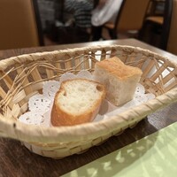 オステリア ガウダンテ 大阪駅前第4ビル店 - パン
