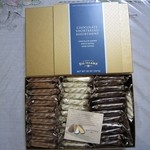 Big Island Candies - 2011年のディップド･チョコレート･ショートブレッド･アソートメント＄18.75