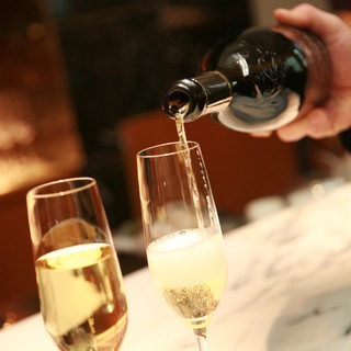 James Residence's exclusive sommelier will suggest carefully selected wines.