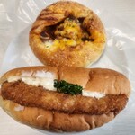 マルジュー - バターチキン焼カレーパンとタルタルフィッシュコッペ