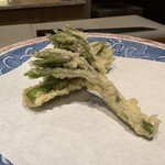 天婦羅割烹 すみ - ウド葉