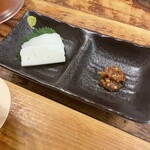 そばと地酒 彩華 - 板わさとお味噌