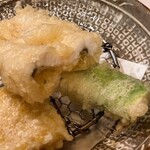 ひろ作 - 穴子さん断面でーす。蒸し揚げられておりまする。