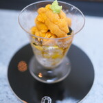 311386240 - とうもろこしに赤ウニをのせて、出汁のジュレでパフェ仕立て。