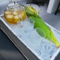 日本料理 TOBIUME - とうもろこしをじっくり7時間かけて抽出したもろこし茶からスタート。