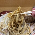 ラーメン二郎 - 俺には太いしゴワゴワし過ぎている