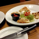 TGIフライデーズ イクスピアリ店 - スタンプは相方の手を隠しています