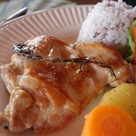 オリエンタル カフェ - やんばる若鶏の香草焼き（１１００円）。