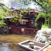創作中華 一之船入 - 高瀬川を挟んだところからの風景です。