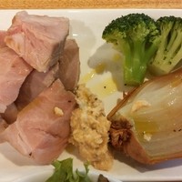 ブラチェリア バーヴァ - 上州とことん豚肩ロース 低温ロースト、季節のお野菜と