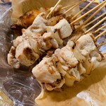やきとり 三船 - やきとりモツ1本150円、セイニク1本150円