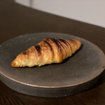 Boulangerie ADACHI - 家でリベイクしたら少し焦がしてしまった…でも香りが蘇りまた感動