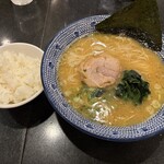 青山焼鳥倶楽部 昼の部 らーめん・つけ麺屋 - 