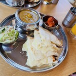 ナンストップ - 混ぜた後のバターチキンカレーのチーズナンセット
