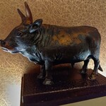 瀬戸内味覚処 芸州 本店 - テーブル奥の置物です。