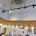 井ノ口珈琲 - 明るい店内