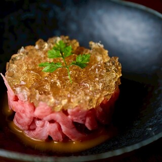 希少な和牛雌牛を使用。和牛ユッケや生肉の創作料理もおすすめ