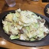 博多鉄板焼肉 どまんなか - キャベツもどっさりよ