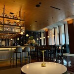 ロウリーズ・ザ・プライムリブ - カフェ&バーラウンジ「フランク バー」