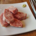 ぴょんぴょん舎 稲荷町本店 - 厚切り和牛カルビ