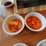 ぴょんぴょん舎 - 冷麺と温麺のキムチ別添えで