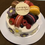 パティスリー ル・シエル 鎌ヶ谷本店 - マカロン好きの娘のお誕生日にオーダーしました。大好きなマカロンを乗せてもらいました。