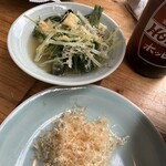 大衆食堂みゆき - お浸しにまさかの鰹節、取り除いてシェリにあげたｗ