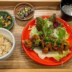 港屋珈琲 - 香ばし醤油の油淋鶏プレート